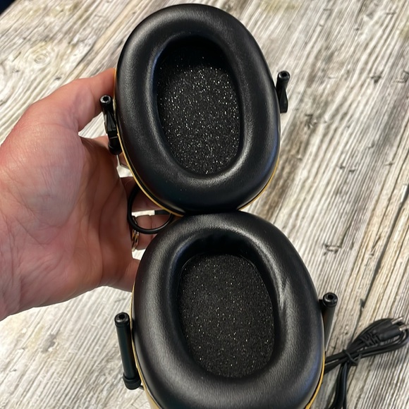 NWOT DEWALT AM FM HEADPHONES - Picture 4 of 6